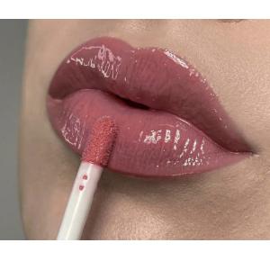 Gloss labial da trezz cor: Trava na pose